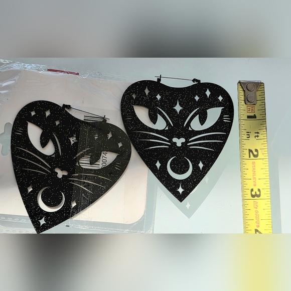 Too Fast Glitter Black Cat Ouija Heart Earrings - Picture 3 of 3